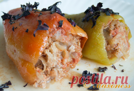 Перцы, фаршированные мясом и кабачком