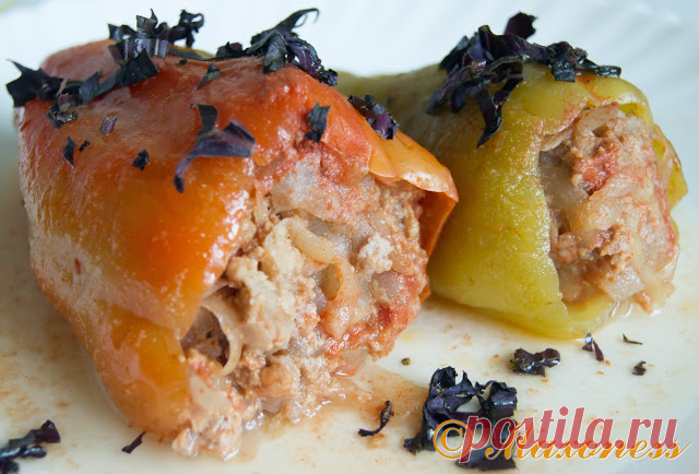 Перцы, фаршированные мясом и кабачком