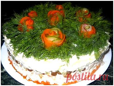 Слоеный салат с курицей, изюмом и орехами
Это очень вкусный праздничный салат - украшать не сложно, готовить совсем просто. Вкус насыщенный и всем нравится!  Рецепт тут