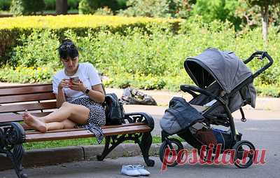 В ГД предложили ввести на федеральном уровне подарки для новорожденных. Первый зампред комитета Госдумы по защите семьи, вопросам отцовства, материнства и детства Татьяна Буцкая сообщила, что беременные часто едут рожать в другой регион ради подарков