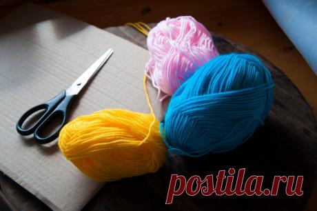 Как занять детей надолго при помоши круглого кусочка картона и ниток! Делаем станок и плетем «браслет дружбы»)))
Вот, собственно, и все, что нам с вами понадобится для сегодняшней супер-экономной затеи: кусочек картона, нитки и ножницы. Не думала, что этот способ плетения кто-то не знает, а оказалось — многие о нем и не слышали. Ну что ж, будем исправлять! Берем картон, у меня вот такой, толстенький, с ним удобнее будет. Обводим на нем […]
Читай дальше на сайте. Жми подробнее ➡