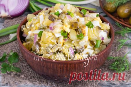 Салат картофельный с солеными огурцами и яйцами