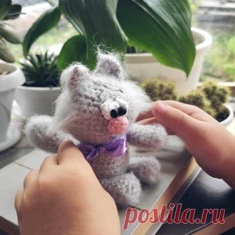 Бесплатное описание амигуруми мастер-класс крючком магнит кот-воришка