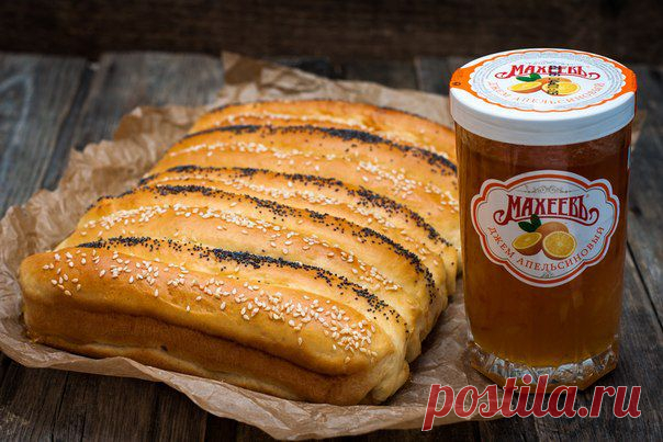 Сдобные рождественские булочки-сайки с апельсиновым джемом