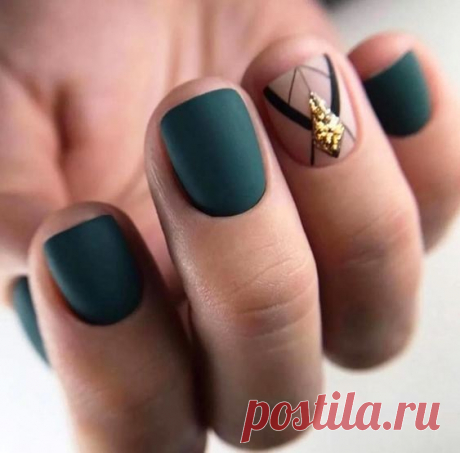 Матовые ногти с геометрией