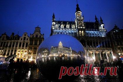 Стало известно об усталости европейской страны от конфликта на Украине. Посол России в Бельгии Александр Токовинин высказался об усталости жителей страны от украинского конфликта. По его словам, бельгийцы хотят скорейшего прекращения кризиса. Граждане европейского государства устали от воинственной риторики своего руководства, а также от антироссийских санкций, влияющих на экономику.