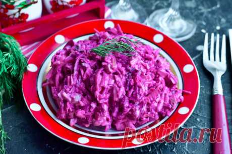 Вкусный овощной салат &quot;Изюминка&quot; из недорогих ингредиентов Салат «Изюминка» - это вкусный овощной салат, который готовится из недорогих ингредиентов. Заправлять готовую закуску можно майонезом или же сметаной.