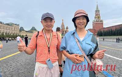 Пара из Китая, побывав за полгода в 50 странах, приехала в Россию. В Москве комфортнее и безопаснее, чем в европейских городах, отметили 65-летние туристы