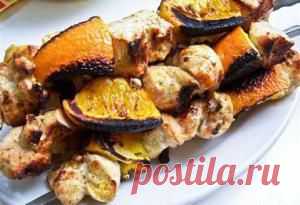 Шашлык из куриного филе с апельсинами