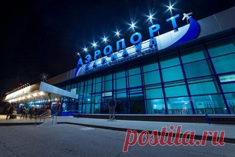 Выбежавшие на взлетную полосу собаки сорвали вылет российского самолета. Собаки, выбежавшие на взлетно-посадочную полосу (ВПП), сорвали вылет российского пассажирского лайнера. Ситуация произошла с летевшим из Барнаула в Тюмень самолетом авиакомпании Utair. В службе авиационной безопасности сообщили о наличии животных на полосе, в результате чего взлет воздушного судна был прерван.