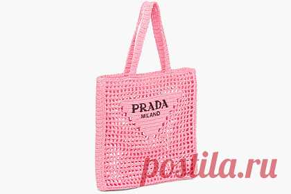Сумку Prada в виде авоськи за 270 тысяч рублей высмеяли в сети. Австралийка попыталась продать дорогую сумку люксового бренда Prada с нелепым дизайном и подверглась критике в сети. Жительница штата Квинсленд выставила на продажу сетчатую сумку Prada за 270 тысяч рублей. Пользователи сети сравнили изделие с авоськой из шведского магазина IKEA, цена которой 499 рублей.
