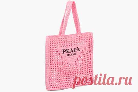 Сумку Prada в виде авоськи за 270 тысяч рублей высмеяли в сети. Австралийка попыталась продать дорогую сумку люксового бренда Prada с нелепым дизайном и подверглась критике в сети. Жительница штата Квинсленд выставила на продажу сетчатую сумку Prada за 270 тысяч рублей. Пользователи сети сравнили изделие с авоськой из шведского магазина IKEA, цена которой 499 рублей.