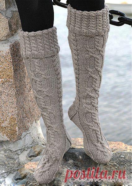 Гольфы с косами вязаные спицами