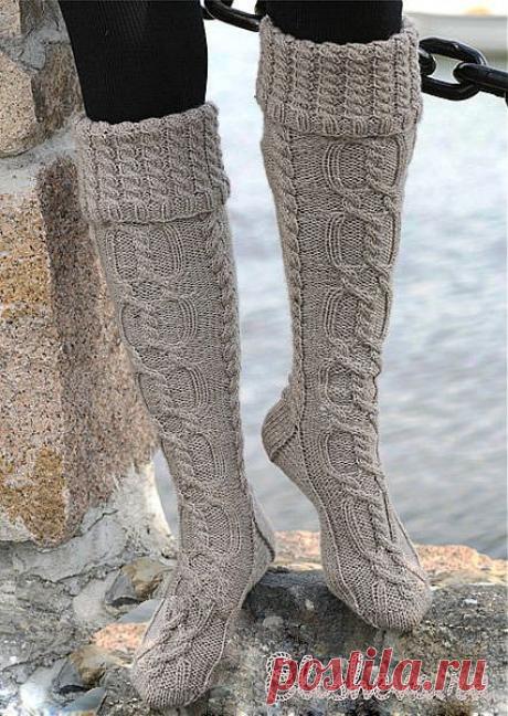 Гольфы с косами вязаные спицами