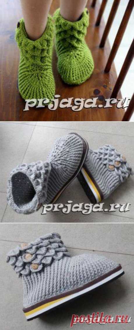 Ботинки крючком с узором «крокодиловой кожи»