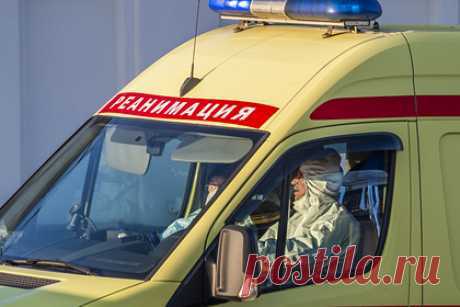 В российском регионе пятеро человек погибли в ДТП с поездом и газелью. На железнодорожном переезде в Красноярском крае поезд столкнулся с газелью. В результате ДТП погибли пять человек. По информации экстренных служб, еще двое человек госпитализированы с различными травмами. Авария произошла на перегоне в городском округе Лесосибирск. Обстоятельства аварии устанавливаются.