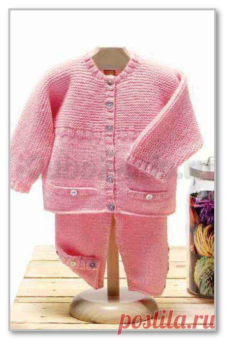 Вязание спицами детям. Комплект для девочки с простыми узорами: жакетик и штанишки. Размеры: 62 (63) 74