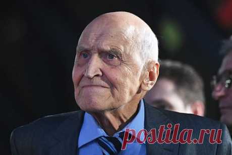 Стало известно о раке у Николая Дроздова. У 86-летнего телеведущего Николая Дроздова обнаружили рак. Об этом сообщает Shot. По его данным, Дроздову диагностировали аденокарциному — злокачественное образование в предстательной железе. Медики планируют назначить телеведущему курс химиотерапии. Сейчас, по информации издания, он находится в больнице.
