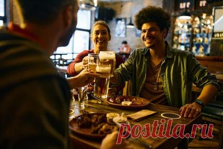 Туристам запретили пить пиво в традиционной одежде мусульманской страны. Футбольным фанатам, приехавшим на чемпионат мира по футболу в Катар, запретили пить алкогольные напитки в традиционной исламской одежде и появляться в ней в барах. Представитель Верховного комитета Катара предупредил, что туристы не должны носить традиционную мужскую одежду мусульманской страны.