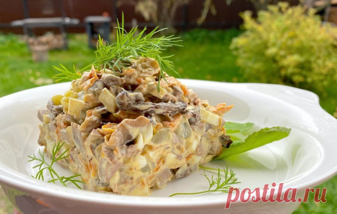 Сытный, ароматный и очень вкусный салат для праздничного стола | Домохозяйка со стажем/Галина... Приготовим салат с печенью и грибами.