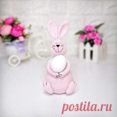 PDF Пасхальный кролик крючком. FREE crochet pattern; Аmigurumi animal patterns. Амигуруми схемы и описания на русском. Вязаные игрушки и поделки своими руками #amimore - заяц, зайчик, пасхальный кролик, зайчонок, зайка, крольчонок к Пасхе.
