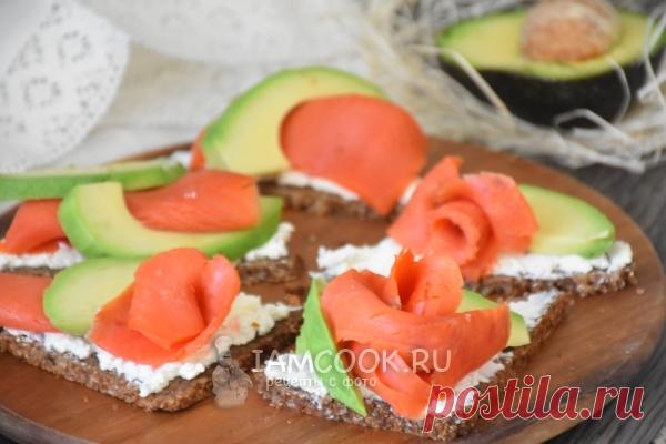 Тартинки с копченым лососем и авокадо — рецепт с фото пошагово