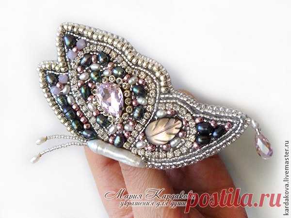 Брошь бабочка, вышитая бисером  #творчество #бисер #рукоделие