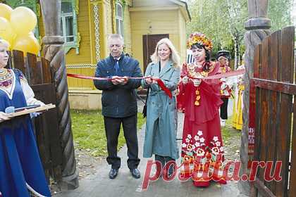 В Лухе открыли музей «Луковый терем». В поселке Луха Ивановской области открылся музей «Луковый терем», посвященный луку. Музей расположен на улице Островского, 1. Открытие состоялось 10 сентября, однако там было немного посетителей — мероприятие готовили к традиционному фестивалю лука, однако из-за пандемии коронавируса его пришлось провести онлайн.