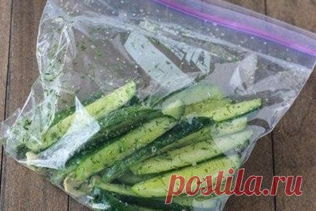 Соленые огурцы с чесноком и укропом
Ароматные малосольные огурцы — 
это самая популярная летняя закуска. 
Если захотелось съесть хрустящий малосольный огурец, 
то надо просто приготовить огурцы в пакете с чесноком и укропом.
Пошаговый рецепт приготовления
https://hozjayushca.ru/solenye-ogurcy-s-chesnokom-i-ukropom/
