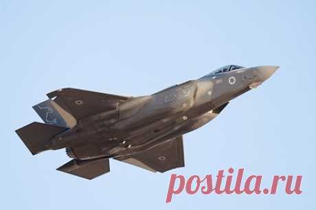 Израиль захотел приобрести в США больше самолетов F-35. Израиль захотел приобрести в США больше истребителей F-35 и сформировать третью эскадрилью из этих машин. В ведомстве рассказали, что тем самым в израильском общем парке самолетов появится до 75 американских истребителей F-35. У правительства США страна хочет приобрести еще 25 истребителей от компании Lockheed Martin.