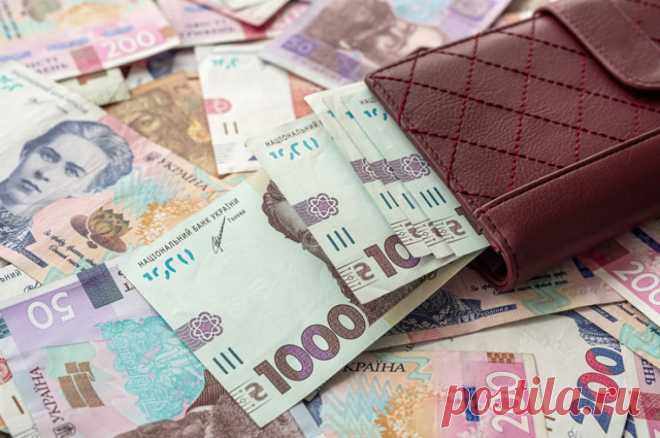 Пока Запад не платит. На Украине хотят ввести налог на тунеядство. Его размер составит 1,5 тысячи гривен в месяц.