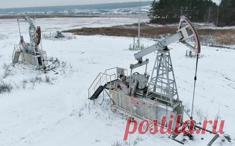 Bloomberg узнал об обсуждении потолка цен в $60 на российскую нефть. По данным источников агентства, на эту цену согласны большинство стран ЕС и G7 при соблюдении некоторых условий. Греция, например, добивается опции пересмотра лимита, а Польша — прогресса по новому пакету санкций союза