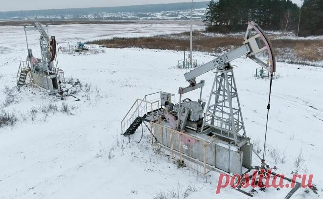 Bloomberg узнал об обсуждении потолка цен в $60 на российскую нефть. По данным источников агентства, на эту цену согласны большинство стран ЕС и G7 при соблюдении некоторых условий. Греция, например, добивается опции пересмотра лимита, а Польша — прогресса по новому пакету санкций союза