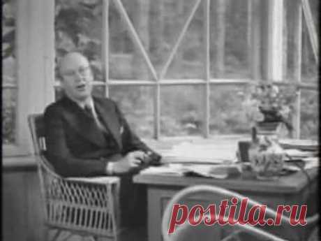Prokofiev plays and talks about his music
- Сергей Сергеевич, может быть, Вы расскажете нашим зрителям о Вашей работе?
- Ну что ж, я сейчас работаю над симфонической сюитой, в которую войдут три вальса из "Золушки", два вальса из "Войны и мира" и один вальс из фильма "Лермонтов". 
Сейчас с большим блеском поставили в #Ленинграде [Войну и мир], 
и особенно там отличился композитор Чижко, который выступил в роли тенора и превосходно исполнил Пьера Безухова. 
Кроме этой сюиты...
