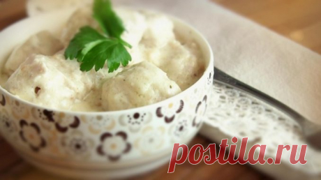 Тефтели из куриного фарша в молочно-сырном соусе