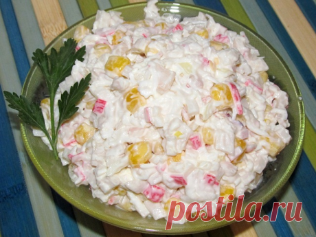 Салат с кальмарами и крабовыми палочками / Простые рецепты