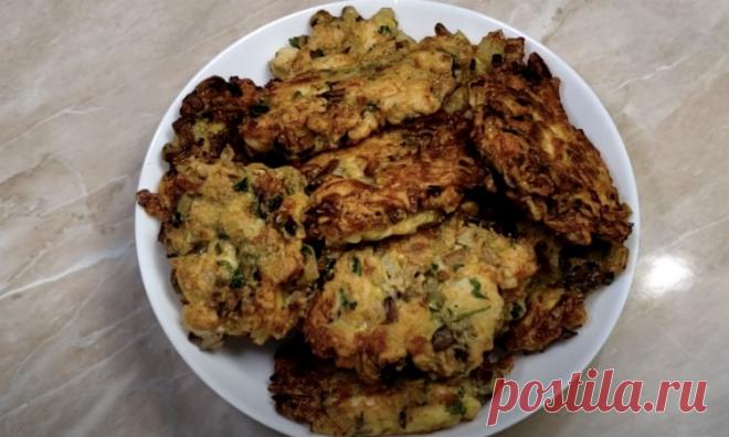 Генеральские котлеты: смешиваем фарш с яйцами