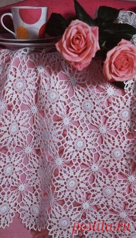 Очень красивая скатерть из мотивов. Схема 

©