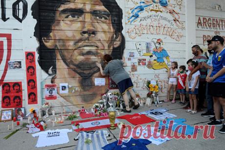 Названа вероятная причина смерти Марадоны. Бывший адвокат Диего Марадоны Матиас Морла дал показания прокурору в рамках расследования обстоятельств смерти звезды футбола. В частности, Морла назвал вероятную причину смерти аргентинца. По его словам, в лечении Марадоны было совершено множество ошибок. «Уход был ужасным. Это и привело к смерти», — заявил он.