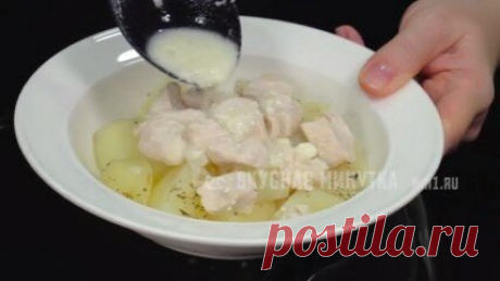 Куриное филе по-новому/=== Куриное филе (или филе индейки) - 600-650 г
• Сыр рассольный (фета или брынза) - 120 г
• Лук - 1 шт.
• Перец черный молотый
• Соль