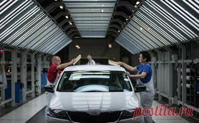 «Ведомости» узнали об одобрении властями продажи завода VW под Калугой. «Ведомости» узнали, что правкомиссия уже одобрила продажу завода Volkswagen под Калугой «Авилону». Ранее о предстоящей сделке писал РБК. По данным газеты, партнером «Авилона» может выступить китайский автоконцерн Chery