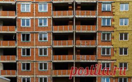 В России впервые с лета 2022-го упала средняя стоимость новостроек. В России за последний месяц снизилась средняя стоимость «квадрата» в новостройках, рассказали эксперты рынка. Они объяснили это падением спроса на первичное жилье и летним затишьем