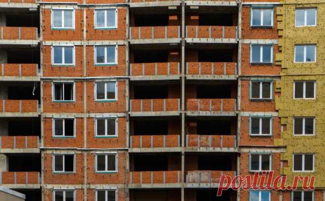 В России впервые с лета 2022-го упала средняя стоимость новостроек. В России за последний месяц снизилась средняя стоимость «квадрата» в новостройках, рассказали эксперты рынка. Они объяснили это падением спроса на первичное жилье и летним затишьем