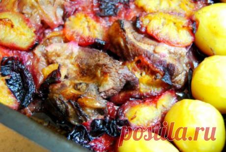 «Пьяные» свиные ребрышки, запеченные со сливами: от такой вкусноты не откажется никто!