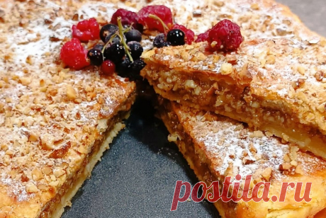 После этого пирога вы забудете о пахлаве. Невероятно вкусная выпечка Пахлава — это десерт, который имеет долгую историю. Его корни уходят в древнюю Персию, где он был известен как «лазар-пата». Со временем пахлава распространилась по всему Ближнему Востоку и стала популярным десертом в Турции, Греции, Армении и других странах региона. Пахлава представляет собой многослойный пирог с начинкой из меда и орехов. Тесто для пахлавы обычно […]