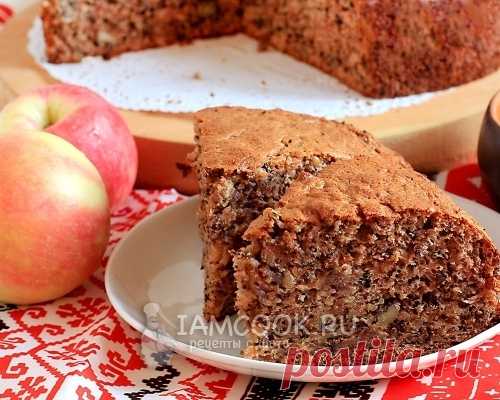 Яблочный бисквит с грецкими орехами