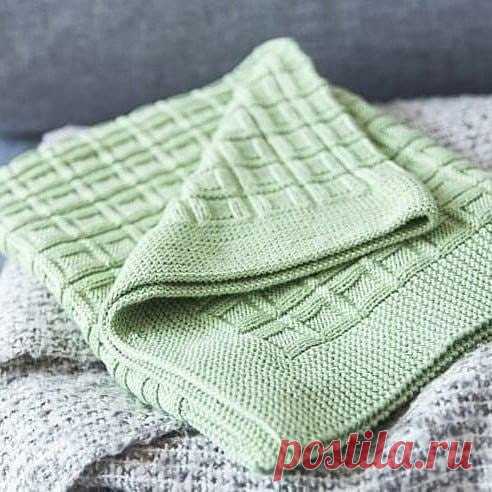 Уютный плед спицами Пряжа: Alpina Baby Super Soft.50% хлопок, 50% бамбук, 150м7: петли вяжем лицевыми в лицевых и изнаночных рядах.Основной узор: в схеме приведены только лицевые ряды. В изнаночных рядах вязать петли по узору.Сначала рассчитаем нужное количество петель.Желаемое количество раппортов (в нашем...