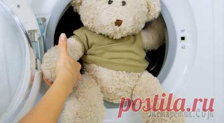 Как правильно стирать и чистить мягкие игрушки Если у вас есть ребёнок, то большое количество мягких игрушек в вашем доме обеспечено. Они могут быть разных размеров и цветов, самые любимые или те, что постоянно стоят в углу, но объединяет их одно:...