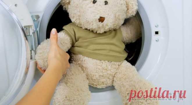 Как правильно стирать и чистить мягкие игрушки Если у вас есть ребёнок, то большое количество мягких игрушек в вашем доме обеспечено. Они могут быть разных размеров и цветов, самые любимые или те, что постоянно стоят в углу, но объединяет их одно:...