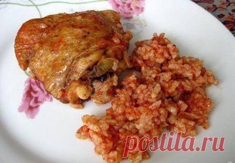 Курица с томатным рисом – вкусно и оригинально
Очень вкусное, сытное и доступное блюдо. К тому же – необычное, самодостаточное и не требующее больших трудозатрат. Все готовится в одной сковородке. Рецепт тут https://fly.allhealth-recipes.ru/?p=966